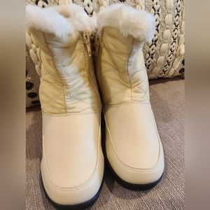 New without tag,ladies winter boots,7 wide